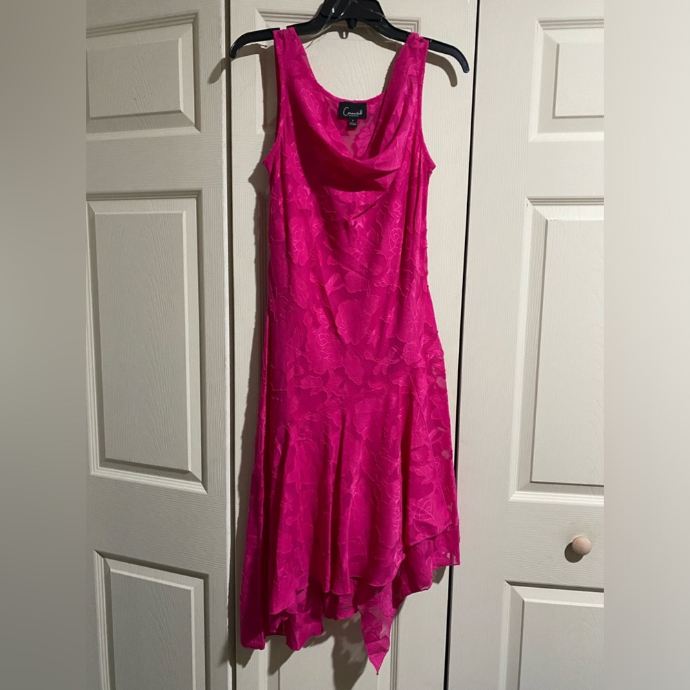 ***CONNECTED APPAREL *** Floral asymmetric Midi dress 👗 size: 4 Color: Fuschia